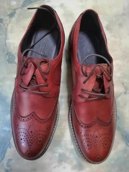 布洛克雕花三接头上线鞋,40码。个人闲置,...