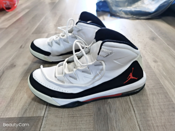 乔丹篮球鞋 43码，50包邮