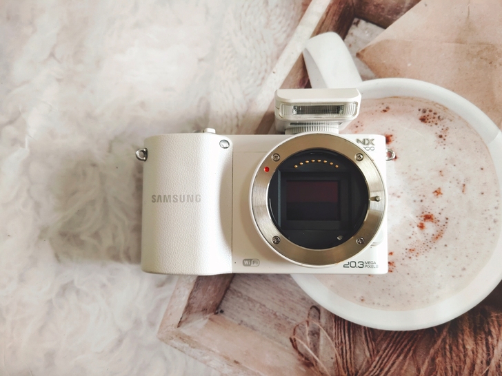 三星NX1000微单数码相机(机身带闪光灯)