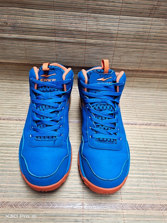 鸿星尔克 43码 篮球鞋