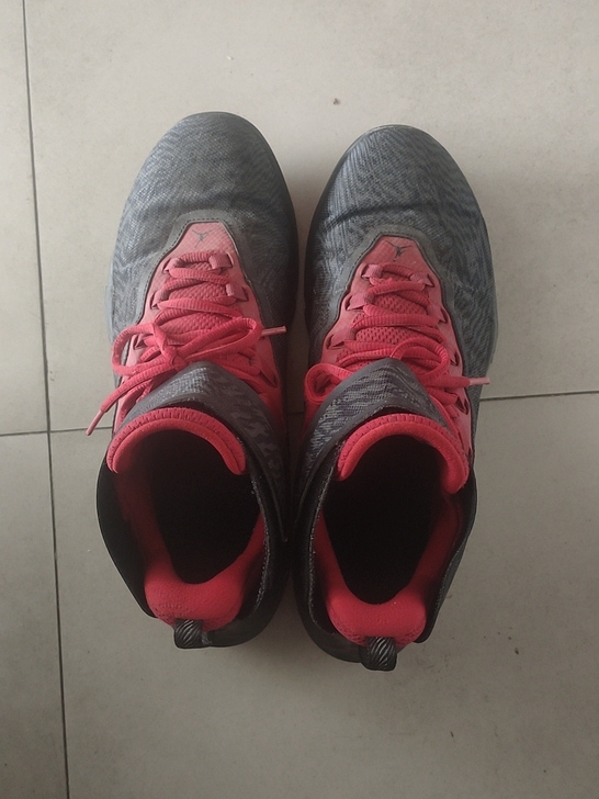 正品乔丹篮球鞋42.5 无破损 正...