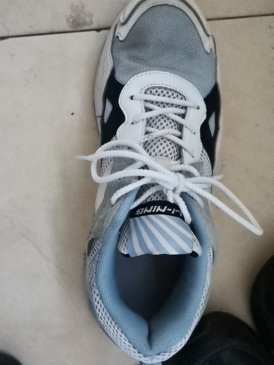 李宁,很早之前买的,当时有活动200rmb...