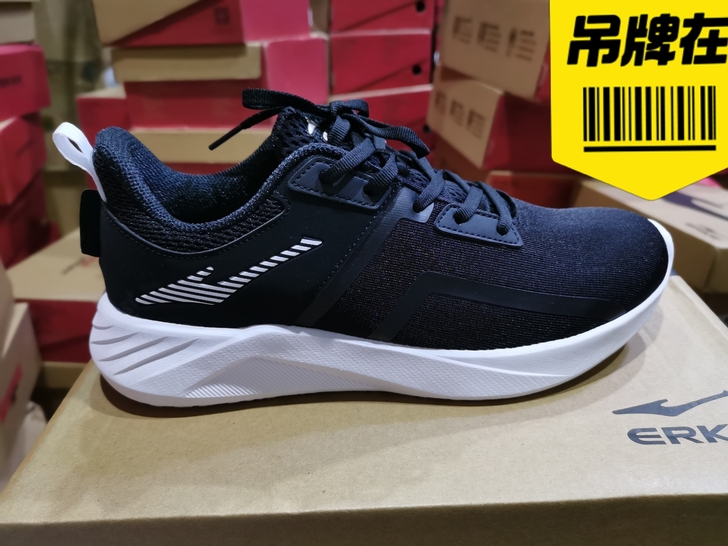 全新，鸿星尔克女缓震型跑鞋39码，码数偏大...