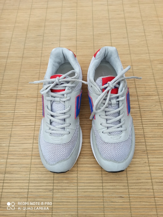 42码鸿星尔克运动鞋