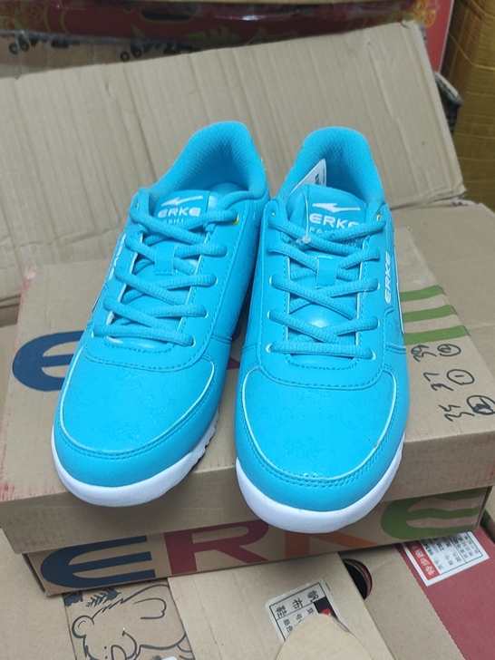 鸿星尔克全新女鞋，35.37码特价处理不退...