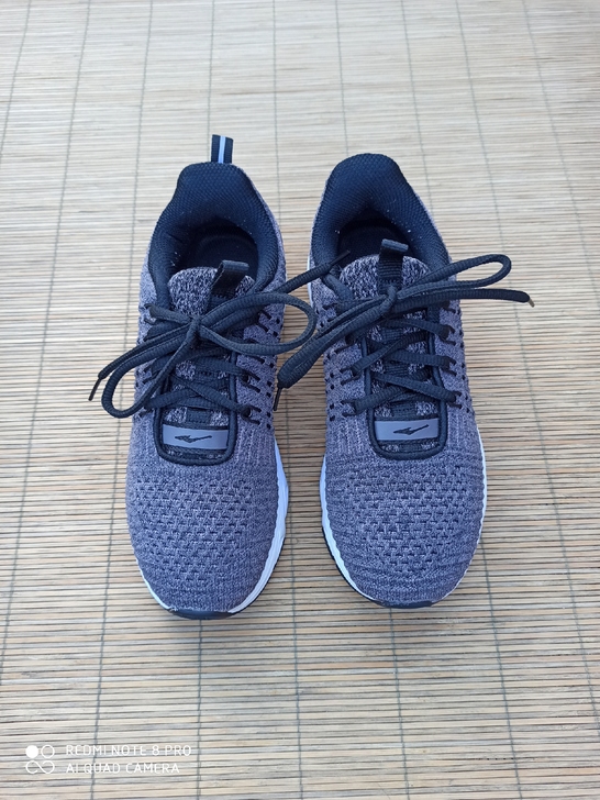 37码鸿星尔克运动鞋