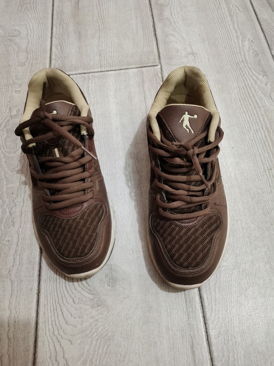 乔丹旅游鞋 41码 8 9层新