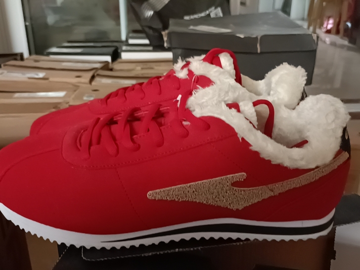 正品鸿星尔克加棉休闲鞋。43码/包邮。北方...