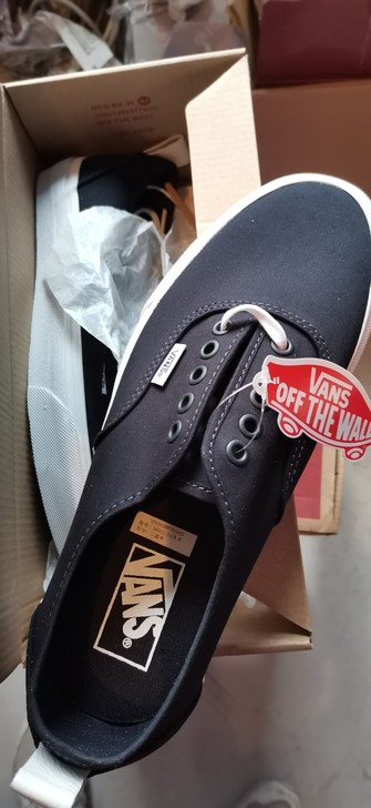 全新正品保真，万斯Vans  经典黑白布