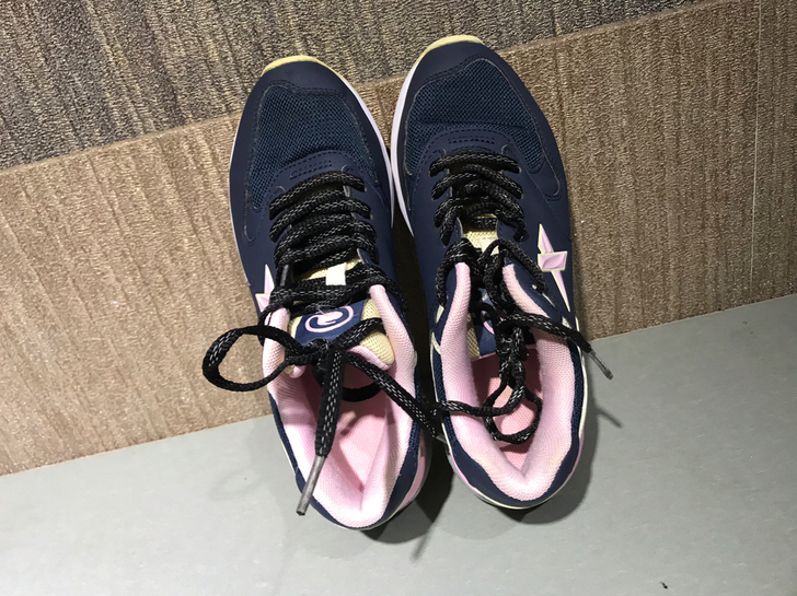 特步36码女鞋 具体见图 正常穿着痕迹