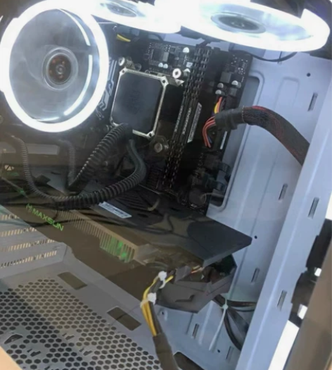 网咖因为疫情影响经验不善倒闭，一批i5i7...