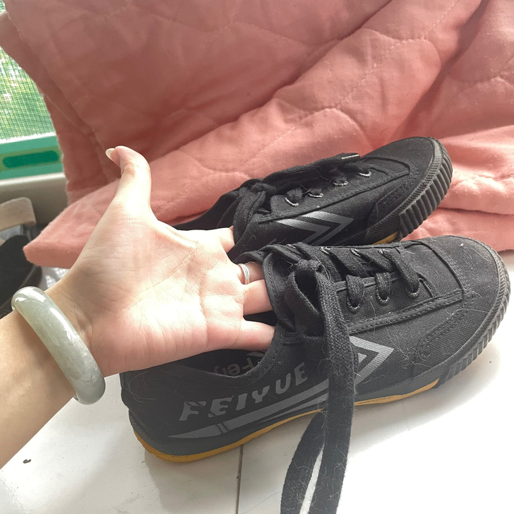 飞跃正品鞋鞋 黑色穿过一次溜狗，灰色全新 ...