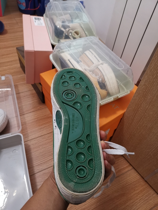 回力飞跃休闲鞋，44码 只穿过一次