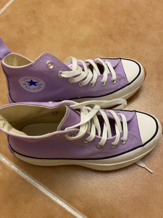 匡威女鞋。37码 原价280 是不是正品自...