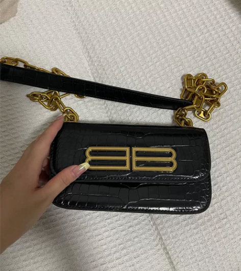 B家双字母真皮链条包 黑色 小号 感兴趣的...