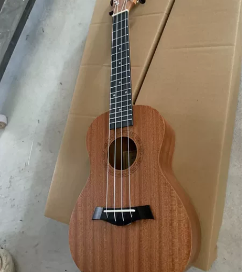 尤克里里 一切功能正常  搬家处理价 ， ...