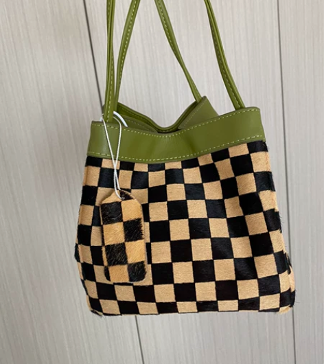 手提包女秋冬款真皮高级小方包 全新防盗扣在...