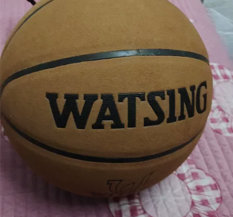 不知道啥材质的篮球，本地自提 感兴趣的话点...