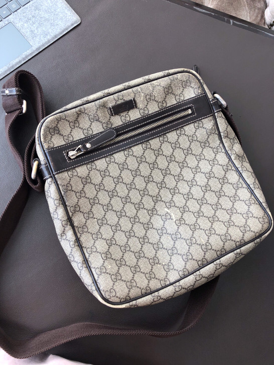 9成新，Gucci男士斜挎包，四年前购入，...