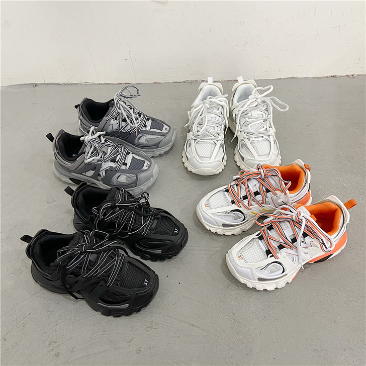 urYsn 低帮鞋。粉色的