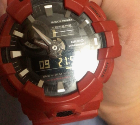 卡西欧ga700，表带有瑕疵，屏幕一点问题...