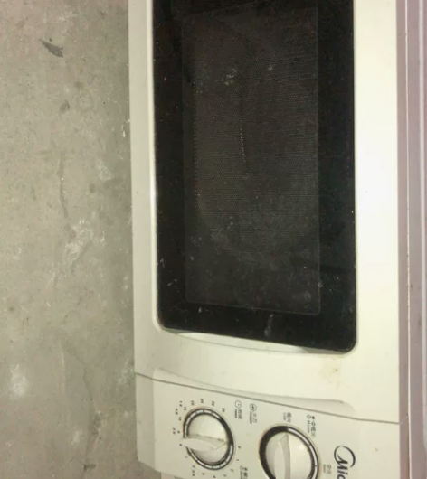 美的微波炉100元 感兴趣的话点“我想要”...