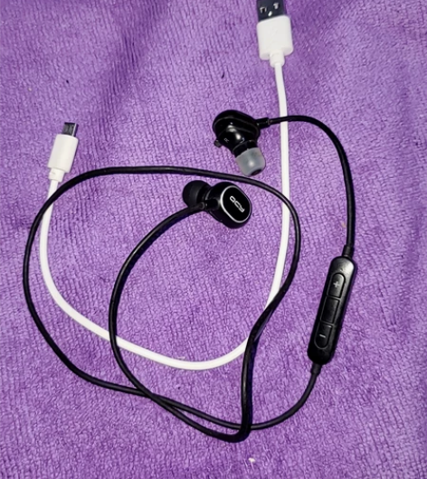 QCY蓝牙耳机，型号qy19。支持高清音乐...