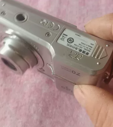 数码机爱国者DC一V728。配件出手！包邮...