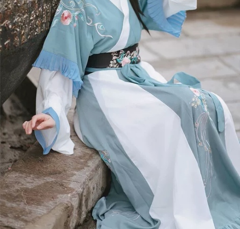 可刀，花神记灵语的齐腰汉服，晋制交领襦群，...
