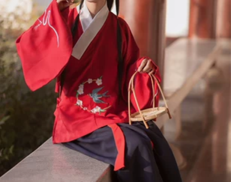 五五年 原创汉服设计【燕归】刺绣明制交领...