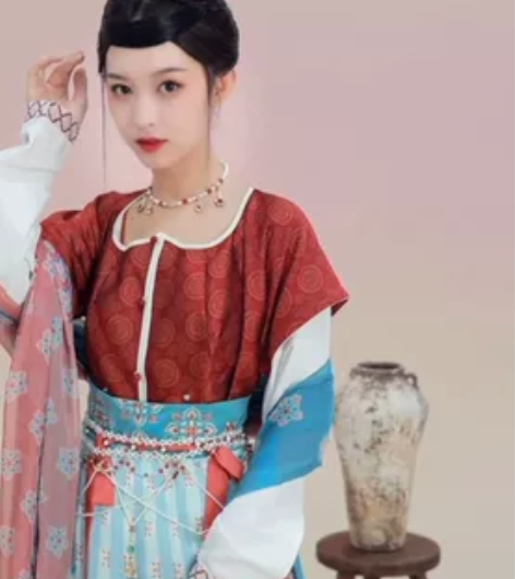七月夕 灵舞 原创早秋新款内搭短衫桃心坦领...