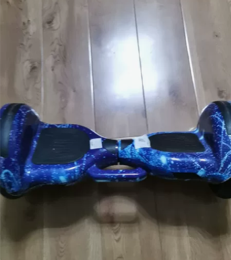 在网上买的，有一点擦伤的痕迹，续航有点短，...