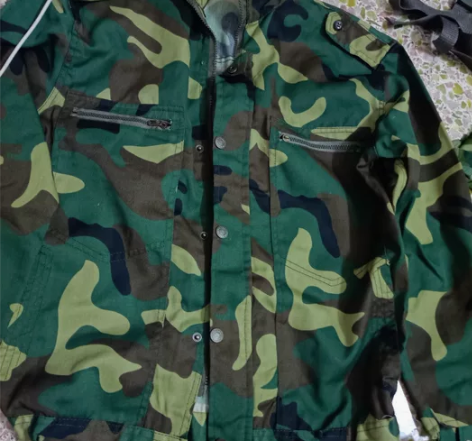 全套军训迷彩服，160－175可穿，家里孩...