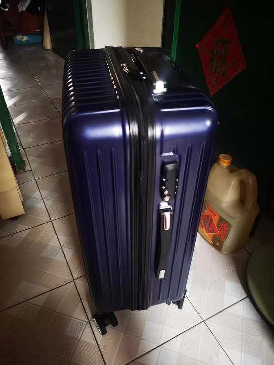 28寸万向轮行李箱，用过两次，实在太大了，...