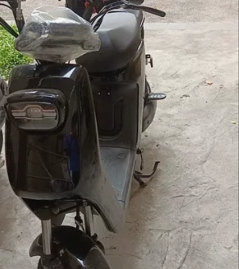 去年7月份买的，能开30+公里 时速40左...