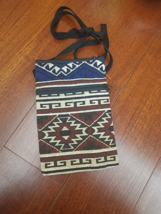 清衣柜,基本出个快递费就出。民族风小背包,...