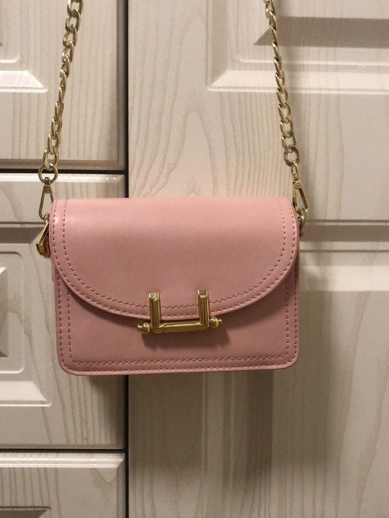 dela粉色链条小方包，购于商场，9成新，...