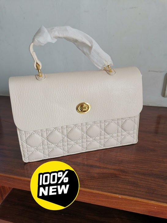 全新香港代购真皮菱格链条包高级感大容量斜挎...