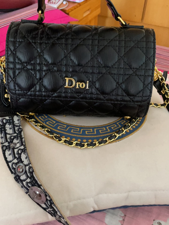 背过几次，几乎全新，没有任何刮蹭瑕疵