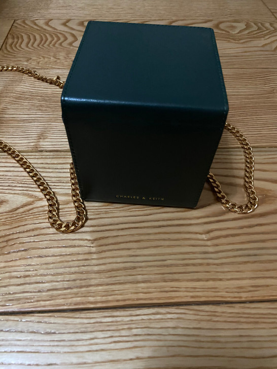 小ck专柜购入。正品,原始相机拍摄。图片色