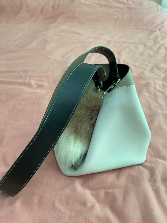 拼色水桶包包 使用过一两次，容积很高，但是...