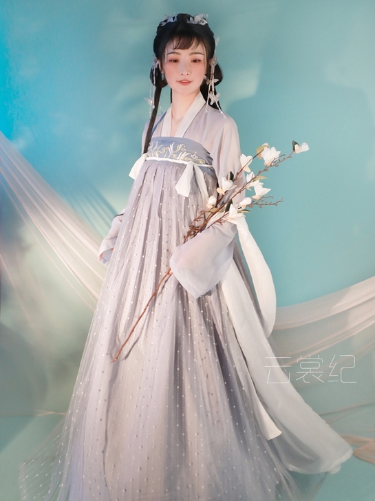 东月棠 民族装舞台装