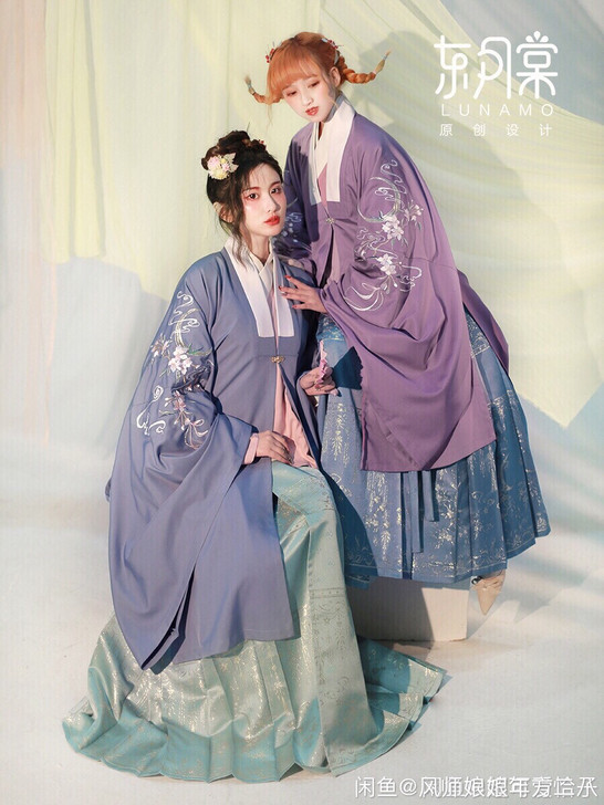 东月棠雾蓝明批S码全新