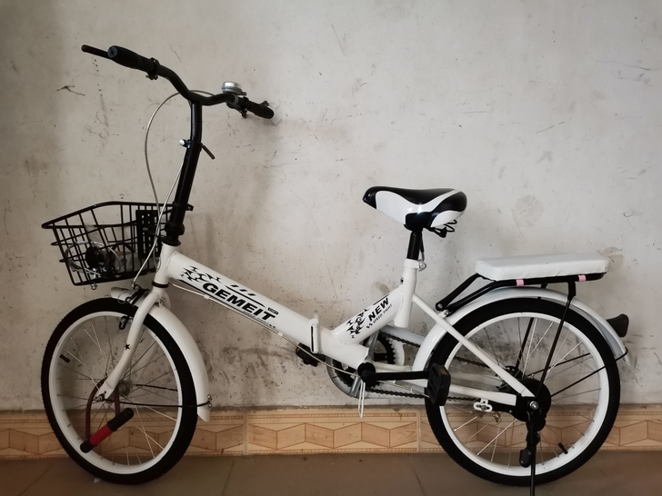 九成新的自行车，本人在教育城工作，因教育城...