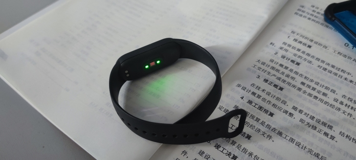 小米手环5  普通版  充电器啥的在就是没...