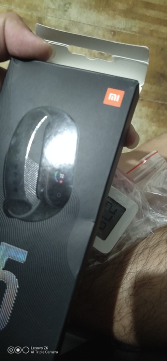 小米手环5九成新。送一个湿度计