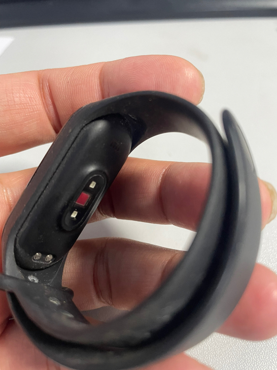 小米手环5，非NFC版，基本没用过，屏幕有...