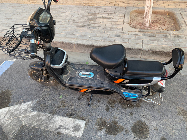 电动车,本人一手,去年9月份购买,因去外地...