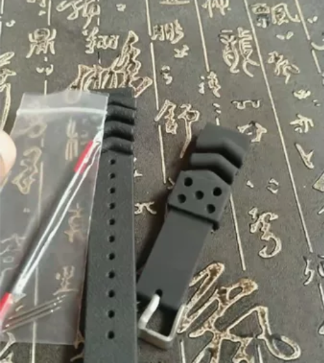 精工水鬼代用橡胶表带，送生耳和拆装工具。规...