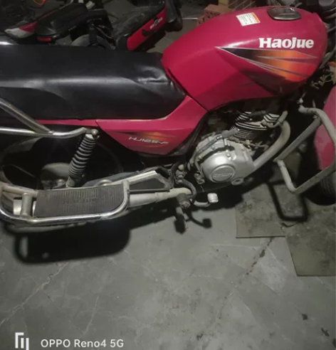 豪爵摩托车。125，有牌照没审车，功能一切...